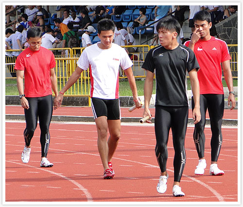 Team Singapore men's relay running the Commonwealth Games 4x100m ...